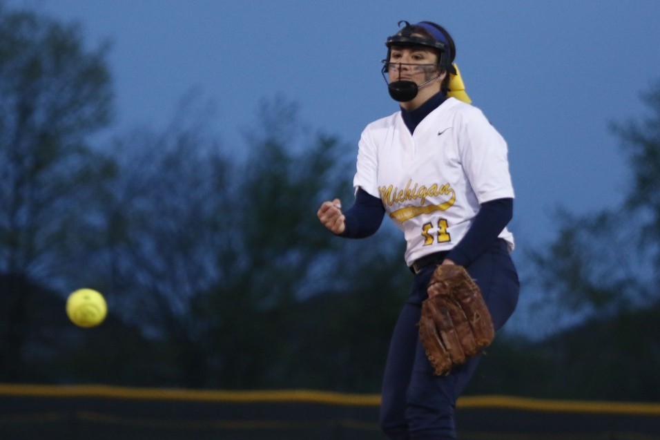 Wolverines split on day one of WHAC Tournament