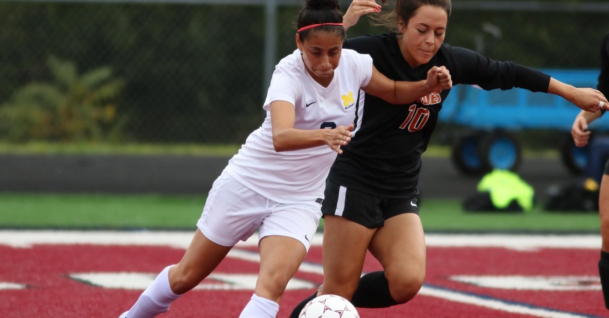 Aquinas defeats women's soccer in WHAC matchup