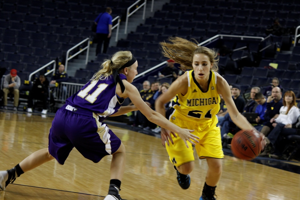 Women's Basketball Loses to Albion at Crisler Center