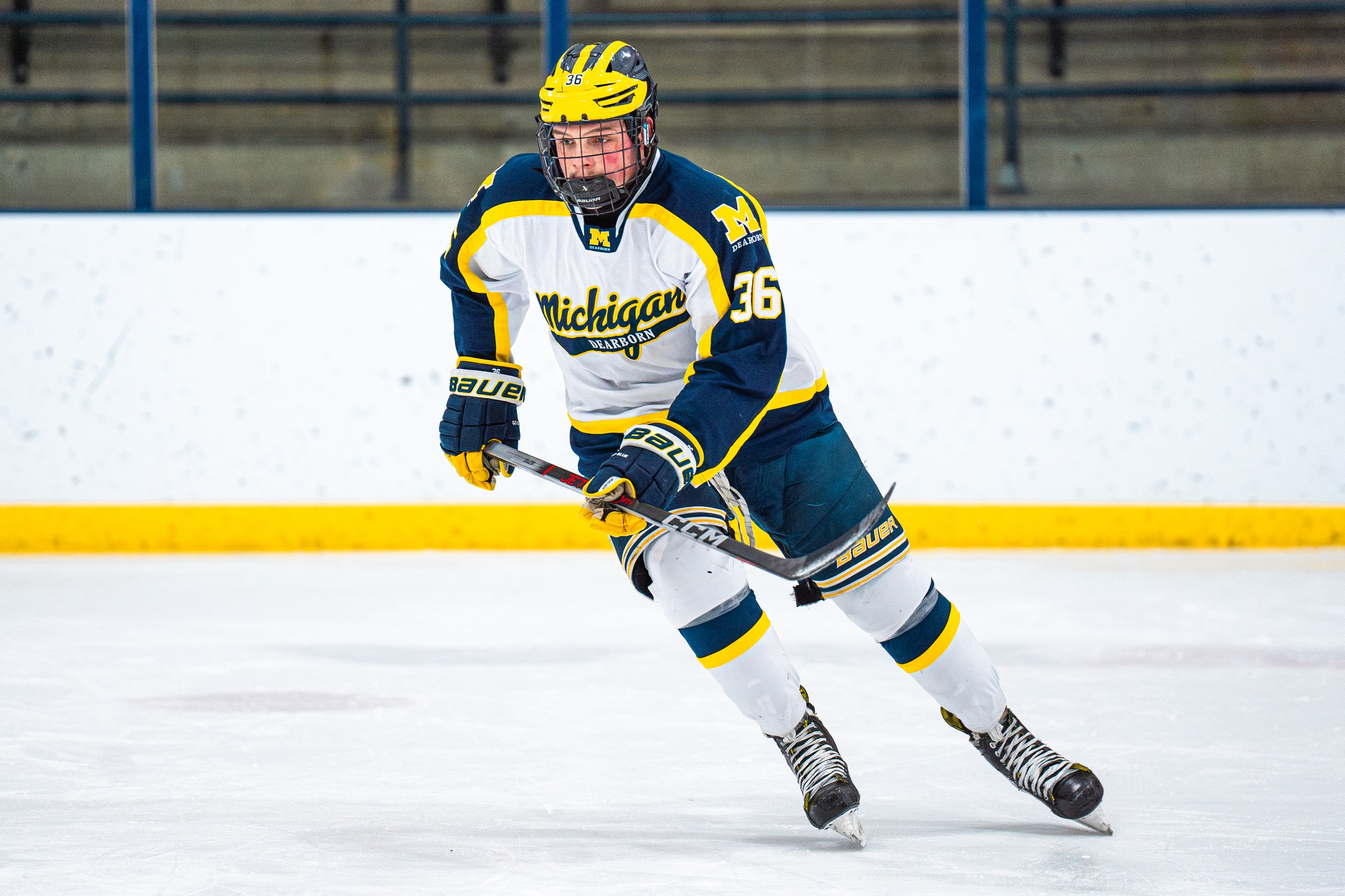 Wolverines Fall to UMary in ACHA Chicago Showcase, 3-2