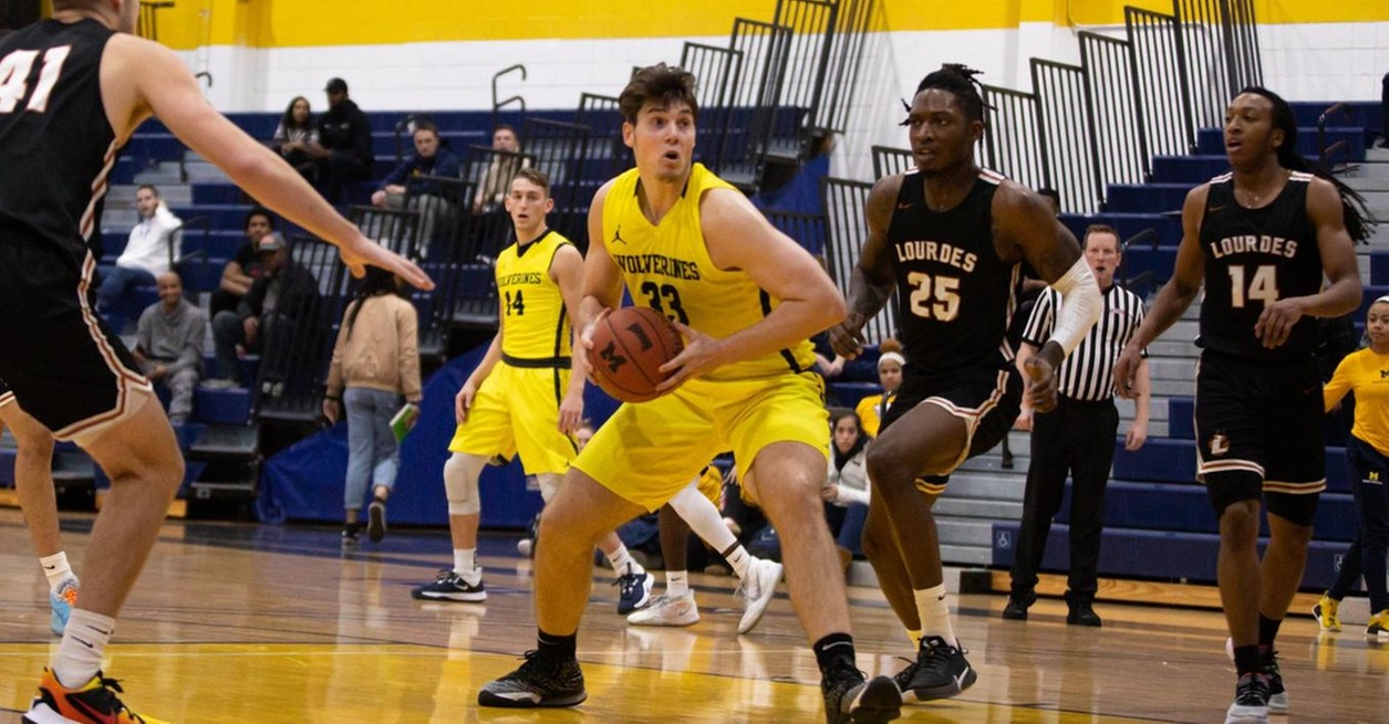 Gigliotti's 32 leads Wolverines past No. 15 Cougars