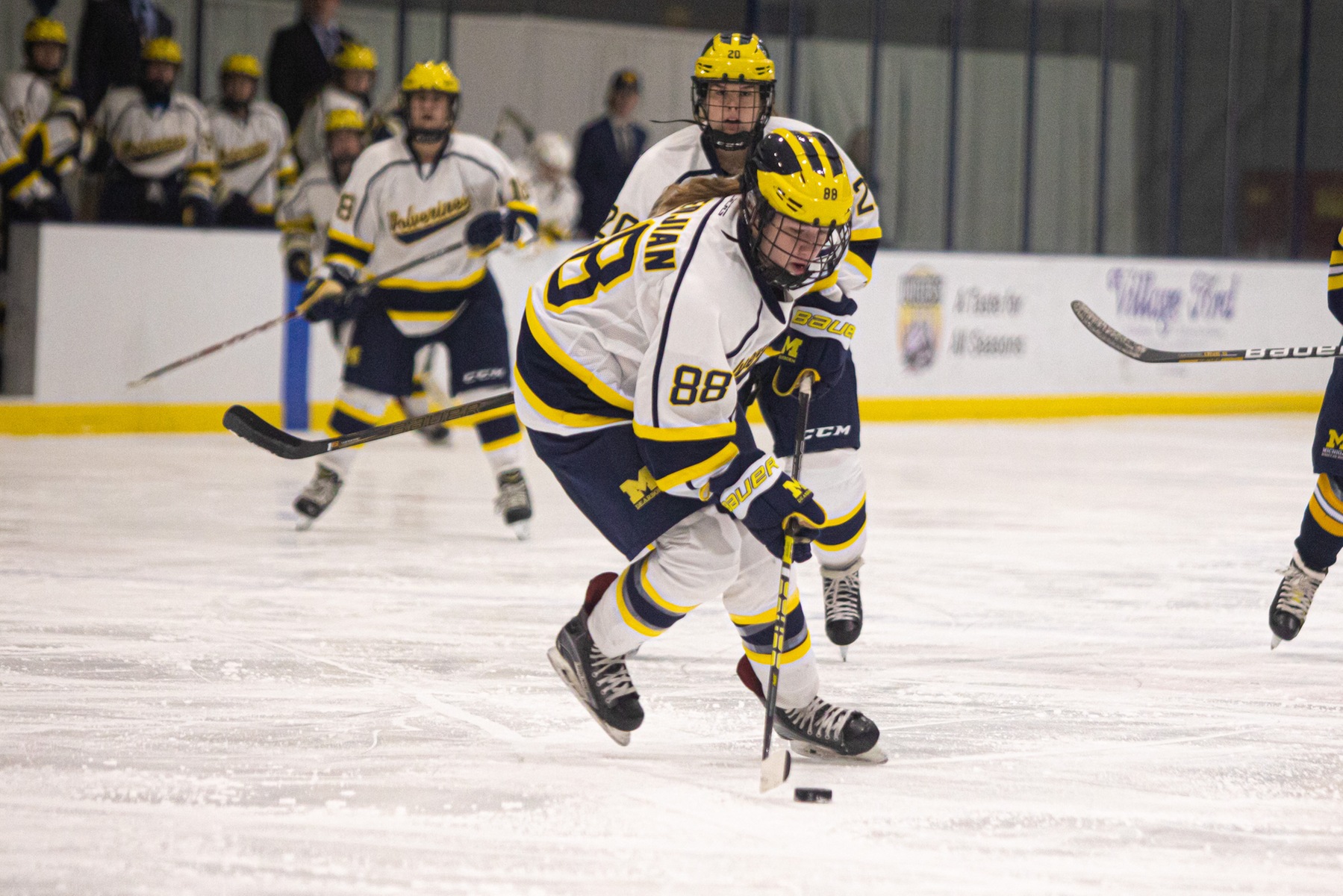 Women’s Ice Hockey Wins in a Shootout over Grand Valley State