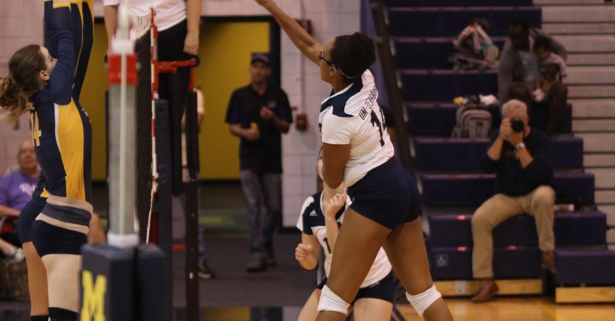 Volleyball drops four-set match at Concordia